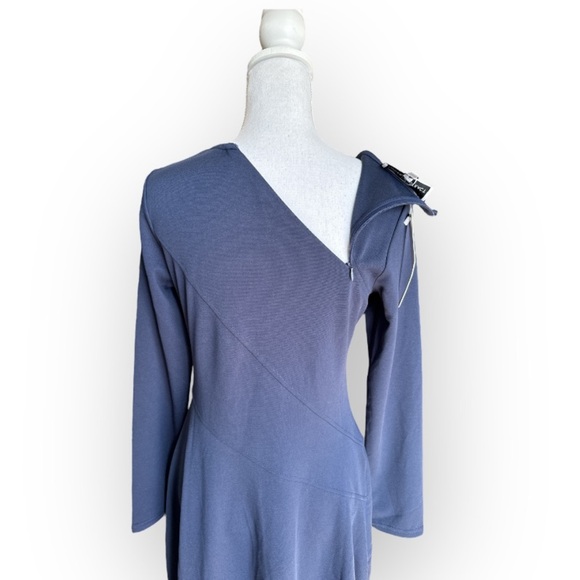 Navy Mid length NWT Size Small - Picture 3 of 4